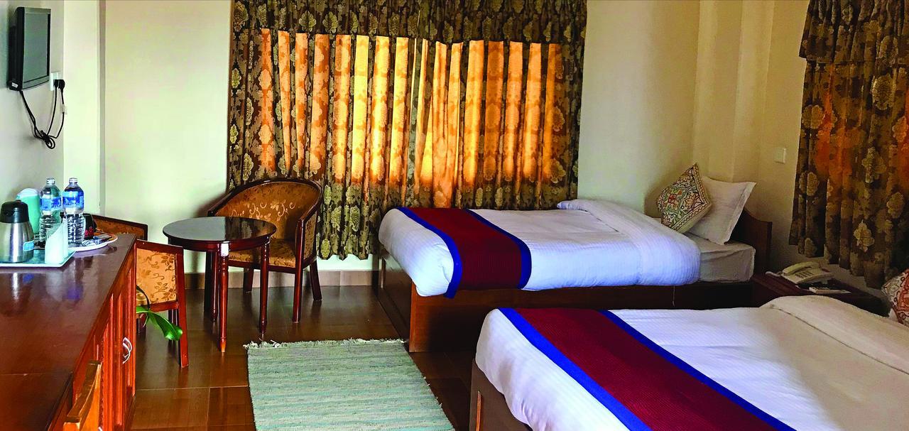 פוקהרה Hotel Asia מראה חיצוני תמונה